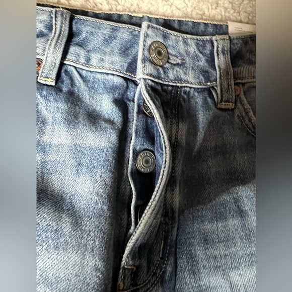 Women’s Size 8 Short Distressed Tomgirl Jeans NWT - Picture 2 of 11